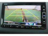 バックカメラを搭載しておりガイドラインも表示されますので車庫入れも安心ですね♪