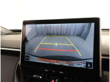 後方視界の確保に役立つバックモニター。