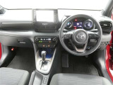 運転席からの視界はこんな感じです☆お気軽にご来店いただき、実際に座って是非お確かめください。ドライバーに寄り添う快適な操作フィールをもたらすステアリングです。
