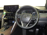 運転席まわりです。 各操作スイッチは使いやすい位置に配置されてます。