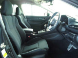 ゆったり座れて、長時間の運転も疲れにくいフロントシート!ホールド性も良く運転に集中できるシートです!!また、電動パワーシートですので着座位置も正確に合わせることが出来ます!!