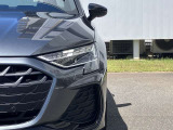 マトリクスLEDヘッドライト装備 複数のセンサーとカメラによって他車や歩行者を検出。ドライバーや歩行者の視界を妨げることが無いように、約1億通りの自動配光が可能です。