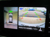 ■アラウンドビューモニター搭載。車体を4方向のカメラで「上から見下ろしたような映像」を映します。車庫入れが苦手な方も映像サポートでラクラク駐車できます。