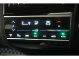 フルオートエアコン搭載。好みの温度に設定するだけで、風向や風量を自動でコントロール!いつでも快適な車内環境に。