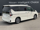 リヤゲートはガラス部分だけでも開くので後方に他の車が停まっていても荷物の出し入れに便利ですよ。