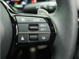 ◆アダプティブクルーズコントロール◆予め設定した車速内でクルマが自動的に加減速。前走車との適切な車間距離を維持しながら追従走行します。【LKAS】車線維持支援システムでステアリング操作を支援。