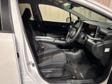運転席も広々でゆったりとした気分で運転できます☆