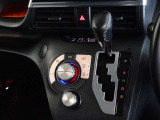 車内を快適に、オートエアコンを装備しています。