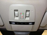 【SOSコール】スイッチを押すことで専門のオペレーターに繋がり、オペレーターを通じて消防や警察に通報を依頼することが出来ます!あおり運転対策にも!
