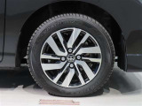 純正のアルミホイール装着車です。タイヤサイズは165/65R14です。