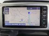 純正ナビを装備。タッチパネル式で使いやすく、お出かけもラクラクです。