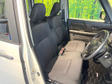 運転席シート廻りは使用感も少なく、良好な状態となっています。前オーナー様が丁寧に使っていたことがよくわかりますね。
