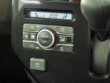 オートエアコンを装備しておりますので、四季を通じて車内を快適な温度に保つことが出来ます!高級感が有りますね!