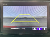 カラービジョンとガイドラインで見やすいバックモニター!車庫入れも楽ちんです♪