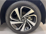 「トヨタ純正アルミホイール」を装着!純正なので車のデザインともマッチしています。高級感やスポーティーさを際立たせてくれます。