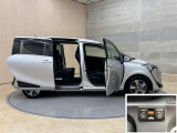 狭いスペースでも、隣の車を気にせず開閉出来るスライドドア。どんな場所でもドアを十分に大きく開くことが出来るので乗り降りや荷物を載せるのに便利です。