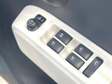 【電動格納ミラー】サイドミラーは電動格納式となっており、狭い駐車場でもキズがつくリスクを抑えられます。