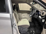フロントベンチシートで車内広々・移動ラクラク☆