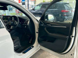 BMWを熟知したメカニックによる、360度の納車前点検。ドイツ本国と同様の教育・訓練を受けたメカニックが徹底的に点検、整備した後にお客様にお引渡しします。