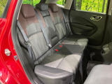 コンパクトカーですが、セカンドシートは十分な広さがあり快適にお乗りいただけます♪シートを倒して大きな荷物を積んだりと、用途の幅が広い1台です。