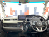 インパネ全体:視界が開けて前が見やすい設計です!安全に運転できます!