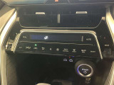 左右独立温度コントロールフルオートエアコンです。運転席、助手席それぞれで独立して温度設定ができます。冷え性の方が乗っても安心ですね♪