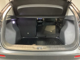 載せるものに合わせて、自由自在にシートを調整。長めの荷物も、大きな買い物も、工夫次第でスッキリ収まります。使い方次第で楽しみが広がる空間です。
