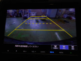 バックカメラの画像です。ガイドラインがスムースな車庫入れをサポートいたします。車庫入れの安心感がアップしますね。