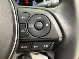 【ステアリングスイッチ付ハンドル】ナビゲーションに視線を移さず、ハンドルから手を離さず、運転に集中したまま手元でオーディオ操作できます♪