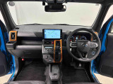 美しいデザインの運転席空に加えてUV&IRカット機能付きフロントガラスの面積や位置取りが良く、前方・右前・左前方向の視認性がいいですよ!