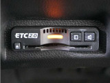 ◆ETC2.0装着◆進化したドライブ体験。料金収受システムだけだったETCが生まれ変わって、高速道路を賢く使うETC2.0に進化しました。多彩な情報サービスが便利で快適なドライブ体験を提供します。