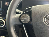 運転中、オーディオの操作をしてて、ハッとしたことはありませんか?ステアリングスイッチは、運転中でもハンドルでオーディオの操作が可能です。安全なドライブをサポートします。