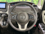 インテリアに合わせたデザインのステアリングは、運転される方のことも考え、運転しやすい形状、大きさです。是非一度、実際に触ってお確かめください。