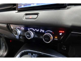運転席と助手席の温度設定の変更が可能な左右独立タイプのデュアルエアコンです♪♪♪暑がりな人・寒がりな人も誰もが車内を快適にお過ごしいただけます♪♪♪