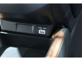 スマートフォンなどの音楽再生が可能なUSB接続ジャック装備車両です♪♪♪