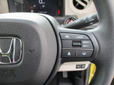 Hondaセンシングの機能のひとつ、アダプティブクルーズコントロール付!アクセルから足を離しても設定したスピードと前車との車間を保ち走行してくれます!車線維持もアシスト☆高速道路で疲労軽減ですね☆