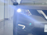 【LEDヘッドライト】悪天候や夜間走行時も良好な視界を確保し安心して運転できる高輝度LEDヘッドライトを装備!点灯速度が早く、消費電力も抑えられています。