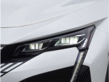 【ヘッドライト】省電力で長寿命の明るく運転しやすいLEDヘッドランプです。明るく照らすので暗い夜道からお客様を守ってくれます。
