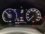 ハイブリット車専用のメーターです。右側の大型スピードメーターに加え、ステアリングスイッチを使って左のマルチインフォメーション・ディスプレイで燃費や動力伝達などの情報が見れるようになっています。