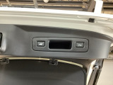 とても便利な【パワーテールゲート】スイッチ一つで楽々自動開閉。
