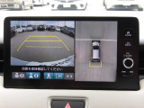 マルチビューカメラ搭載。車両前後左右に装備した4個のカメラで上空から見下ろしたように路面を映し出す「グラウンドビュー」などの高精細な映像をボタン操作で状況に応じナビ画面に表示します。
