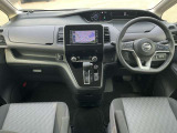 インパネ全体は写真の通りです!広々の運転席!運転席周りのボタンも操作しやすいです!写真で見切れている部分で見たい箇所があればお気軽にお問い合わせください!!