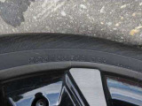 タイヤサイズは、225/55R18です。