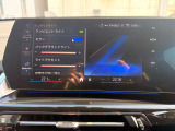 【ナビ純正】ワイドコントールディスプレイは、画面内に多数の情報を表示する事が可能です。センターコンソールiDriveコントローラー操作だけでなく、タッチパネルでの操作も可能となっております。