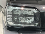 LEDヘッドライトは、点灯の瞬間から最大光量を発揮し、突然暗くなるトンネルなどでの安定感を高めます。