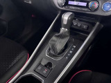 中古車選びで意外と見落としがちなポイントが、シフトレバー周辺の状態です。今回掲載している画像では、操作部分の使用感をはじめ、パネルの傷や擦れ、ボタン類の動作跡など、確認していただけます。