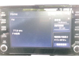 8インチディスプレイオーディオを装備。スマホとクルマをつなぐことで、これまでのナビに加えて、いろんなサービスが楽しめます。DOPのナビキットを装着すれば地図も表示できます。