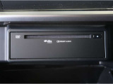 車内でCD DVDのメディアが楽しめます。