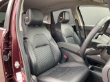 運転席と助手席のレザーシートにはヒーターが装備されていますので冬の寒い朝もすぐに暖まりますよ。