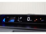 とっても見やすいメーターです。夜間時はラグジュアリーな気分にさせてくれる照明が魅力ですので、夜のドライブも楽しみになりますよ♪